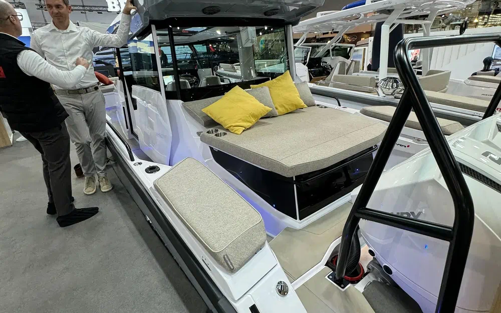 slider 4 Axopar 29 XC CROSS CABIN