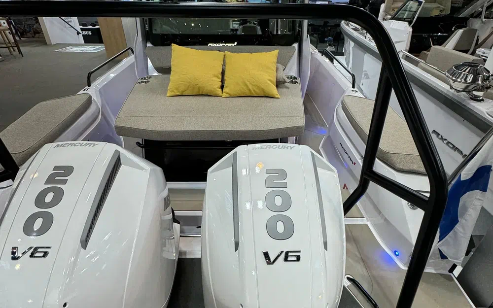 slider 5 Axopar 29 XC CROSS CABIN