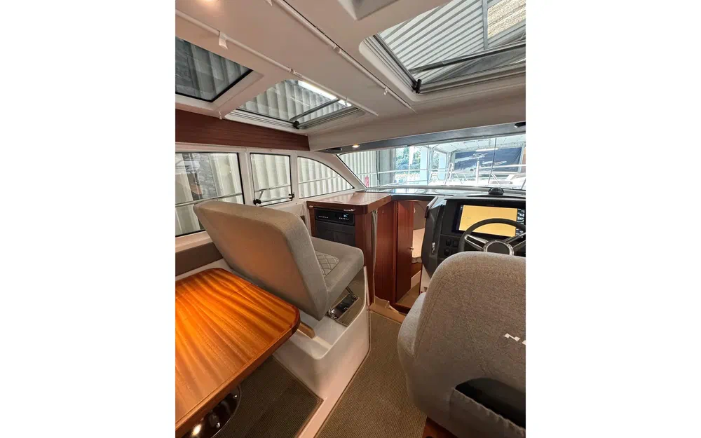 slider 12 Nimbus 305 Coupe