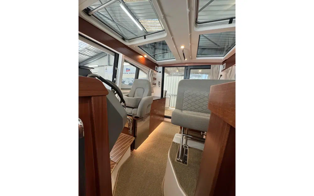 slider 21 Nimbus 305 Coupe