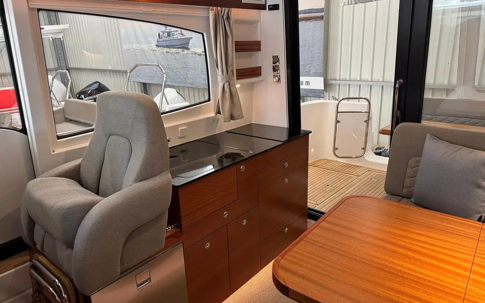 slider 26 Nimbus 305 Coupe