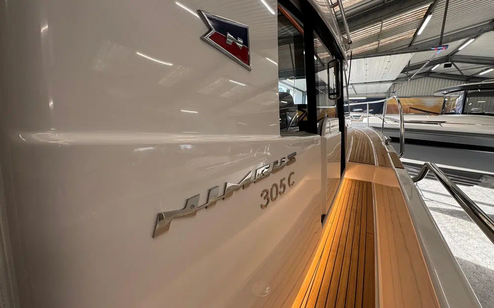 slider 33 Nimbus 305 Coupe