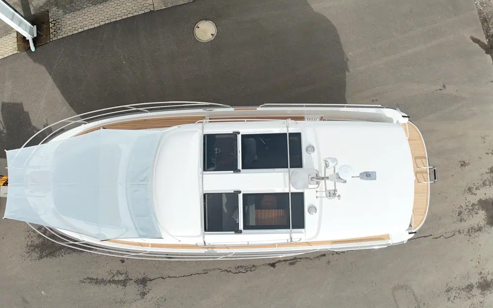 slider 37 Nimbus 305 Coupe