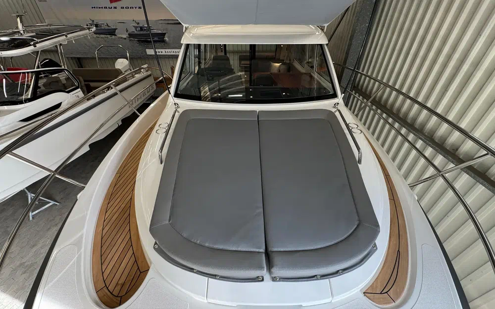 slider 4 Nimbus 305 Coupe