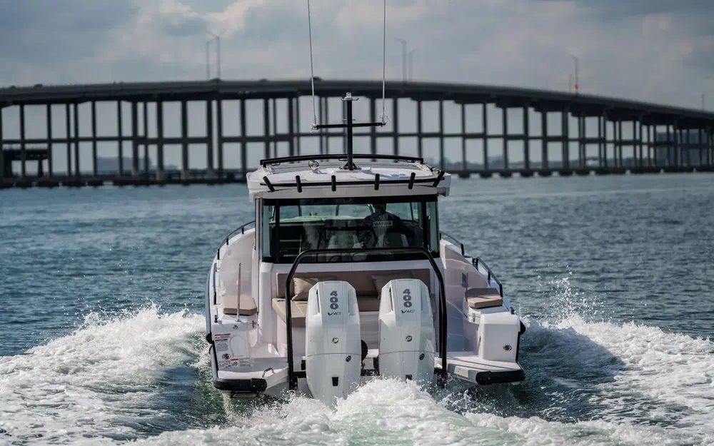 slider 2 Axopar 37 SC