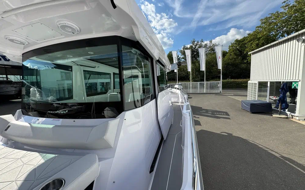 slider 3 Axopar 29 XC CROSS CABIN