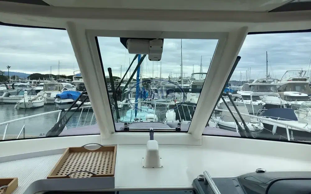 slider 8 Pursuit OS 385 Offshore