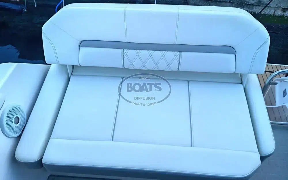 slider 9 Regal 26 Express