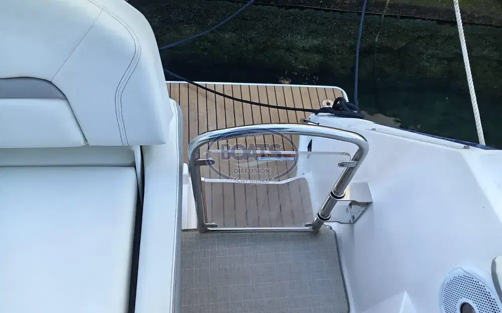 slider 4 Regal 26 Express