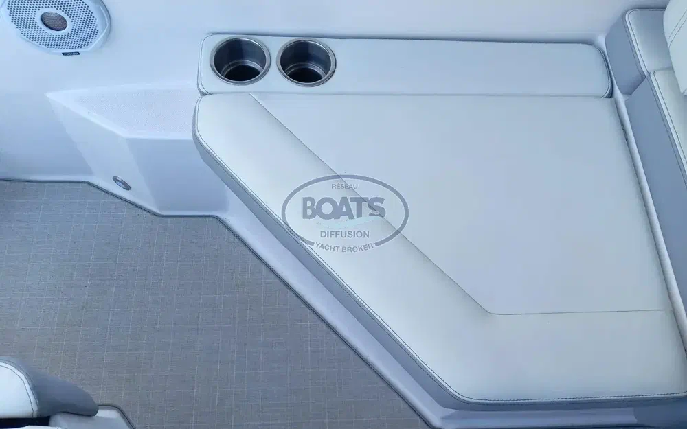 slider 7 Regal 26 Express