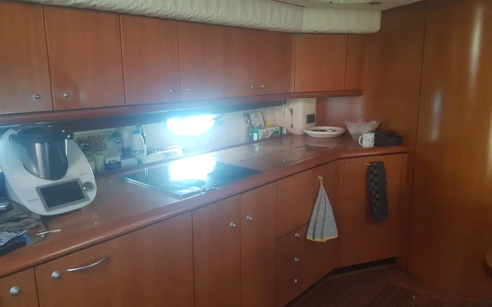 slider 1 Sunseeker Predator 61