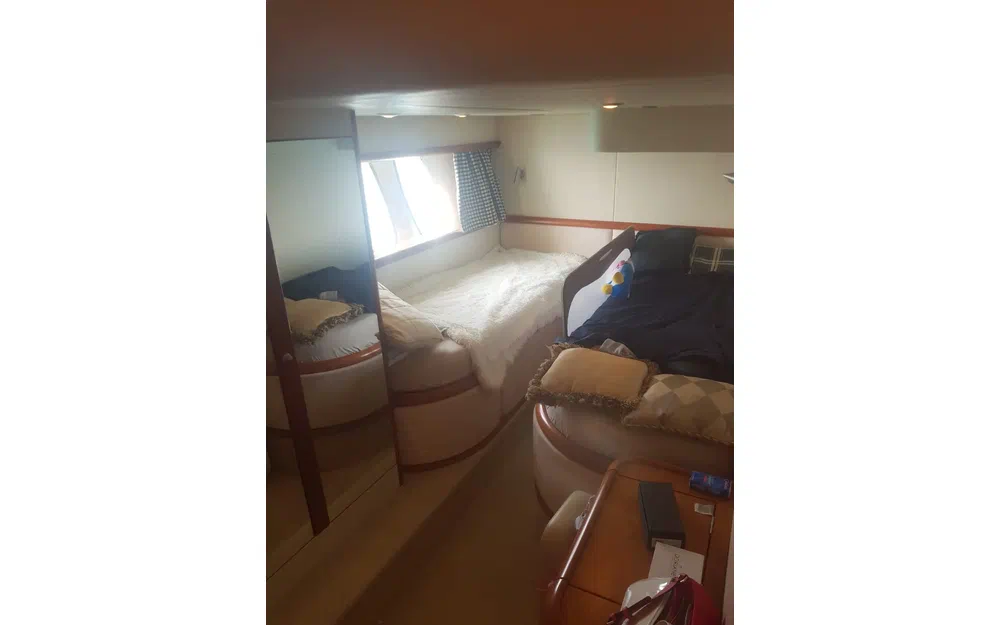 slider 5 Sunseeker Predator 61