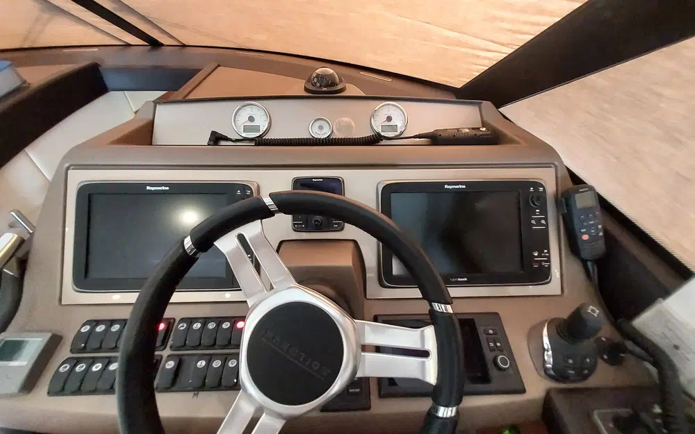 slider 8 Jeanneau Prestige 500 Fly