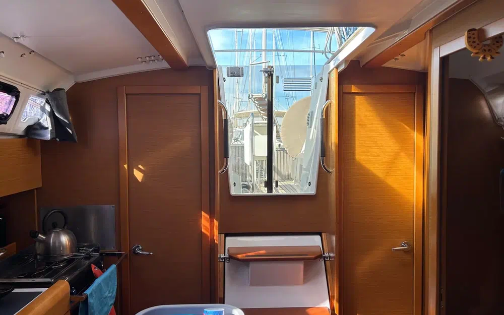 slider 9 Jeanneau Sun Odyssey 349