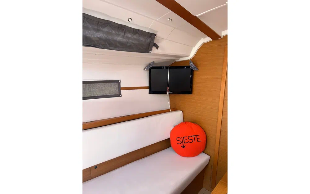 slider 5 Jeanneau Sun Odyssey 349