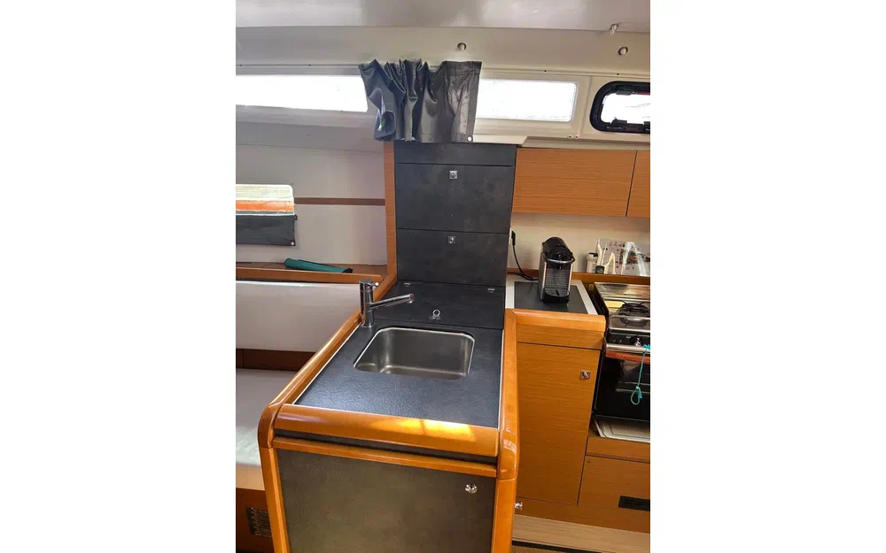 slider 6 Jeanneau Sun Odyssey 349