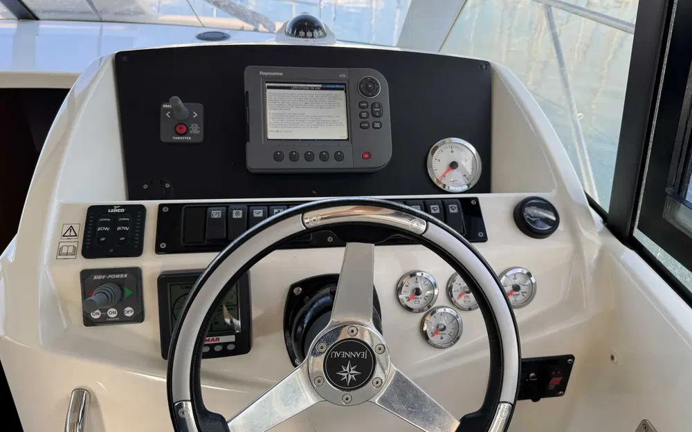 slider 14 Jeanneau Merry Fisher 10