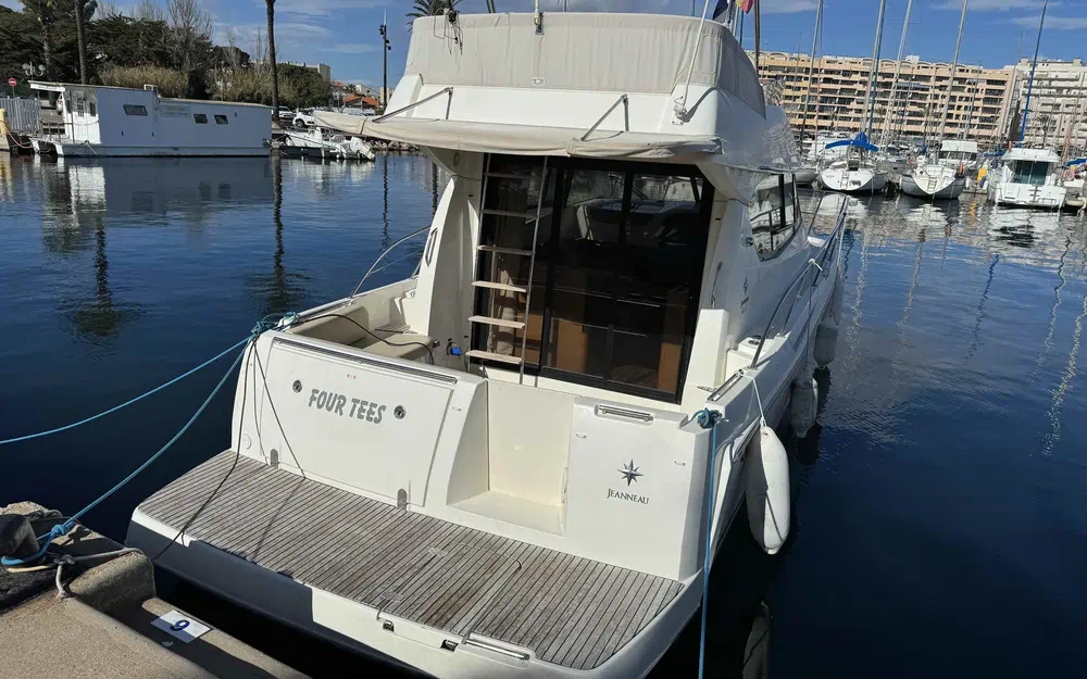 slider 2 Jeanneau Merry Fisher 10