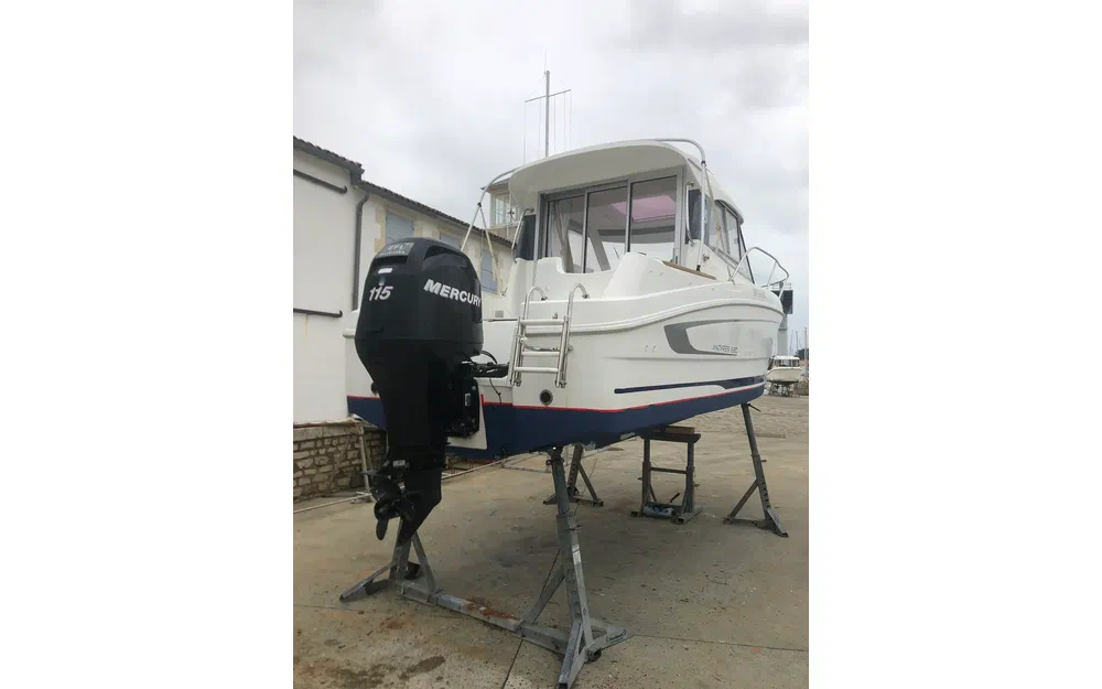slider 1 Beneteau Antares 6.80