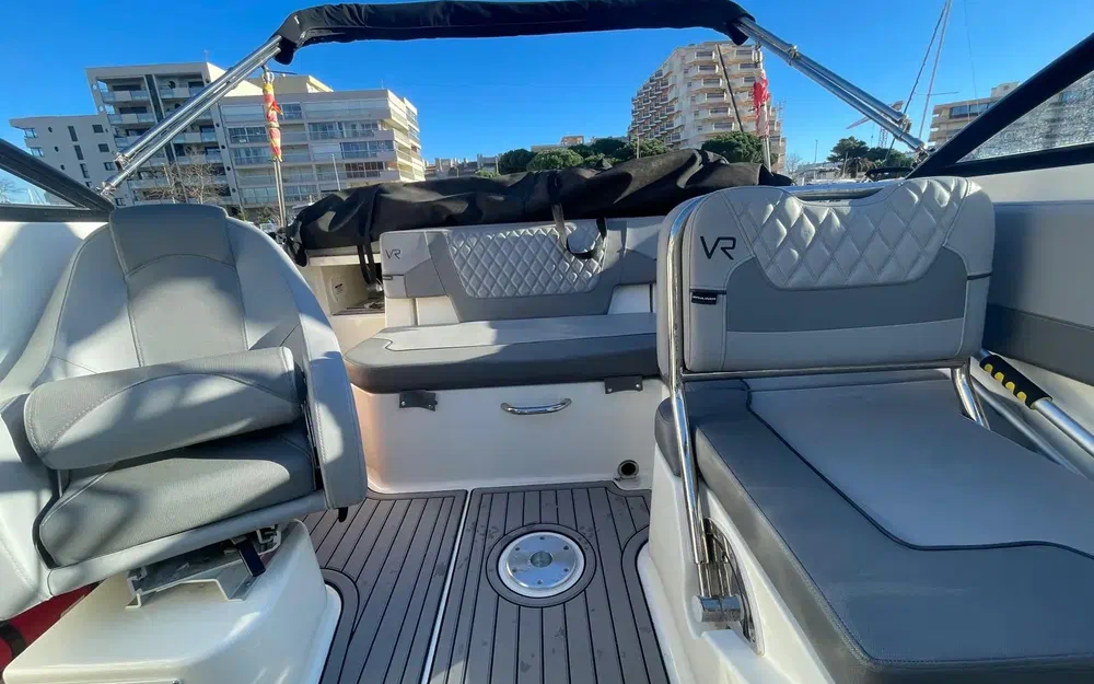 slider 2 Bayliner VR5 Cuddy OB