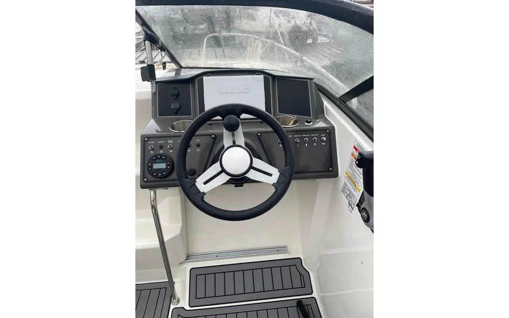 slider 1 Bayliner VR5 Cuddy OB