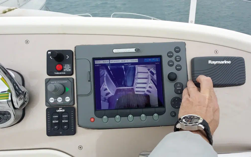 slider 11 Jeanneau Prestige 42 Fly