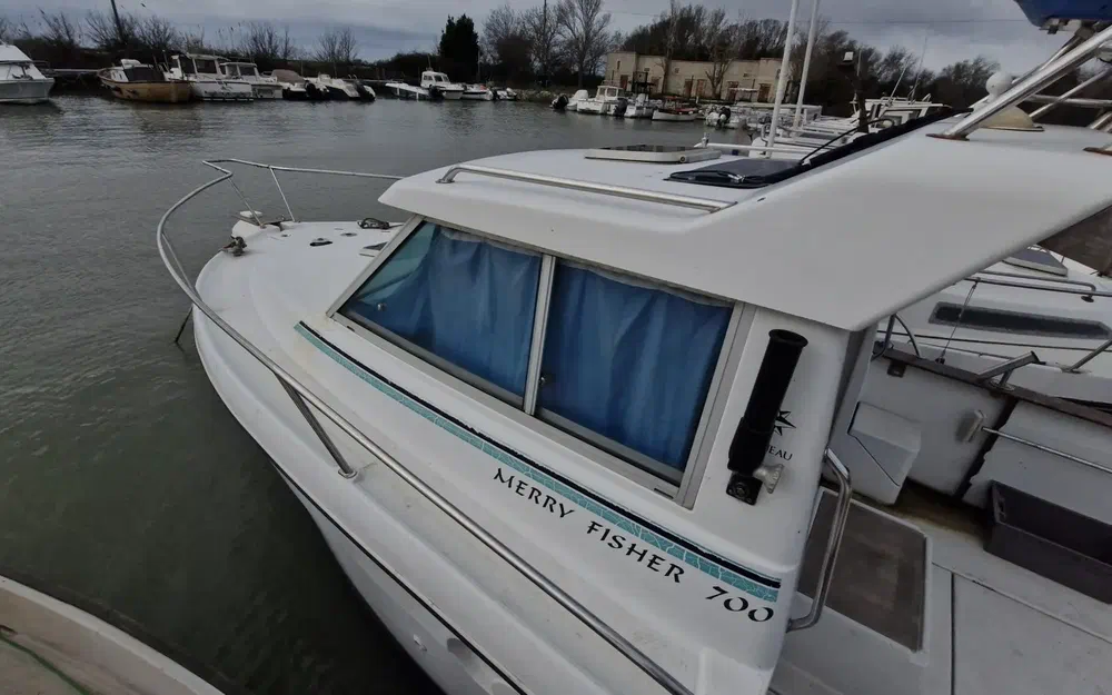 slider 9 Jeanneau Merry Fisher 700