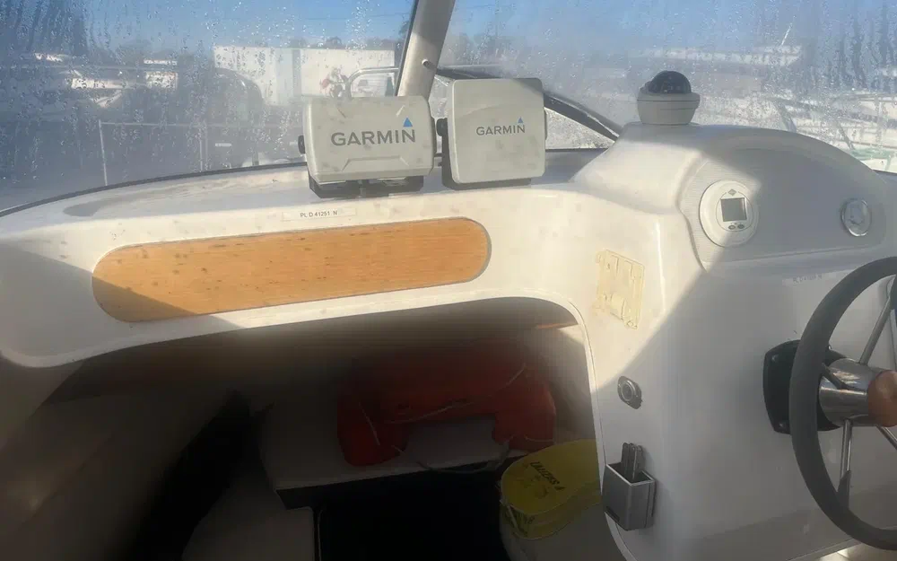 slider 4 Quicksilver Pilothouse 580