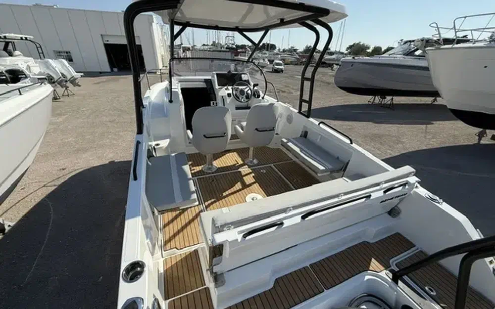 slider 1 Beneteau Flyer 8 SUNdeck V2