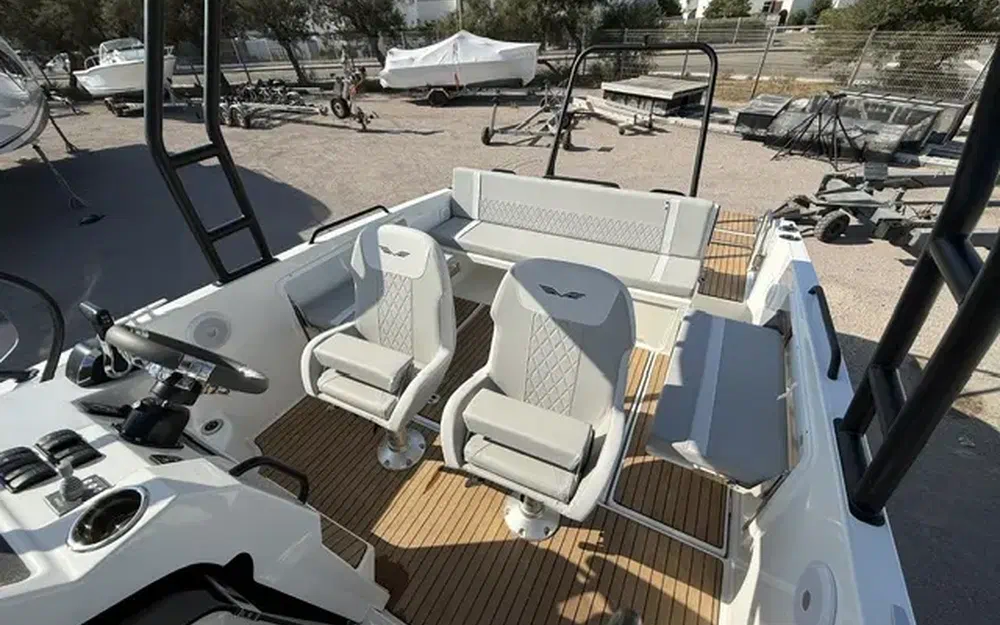 slider 5 Beneteau Flyer 8 SUNdeck V2