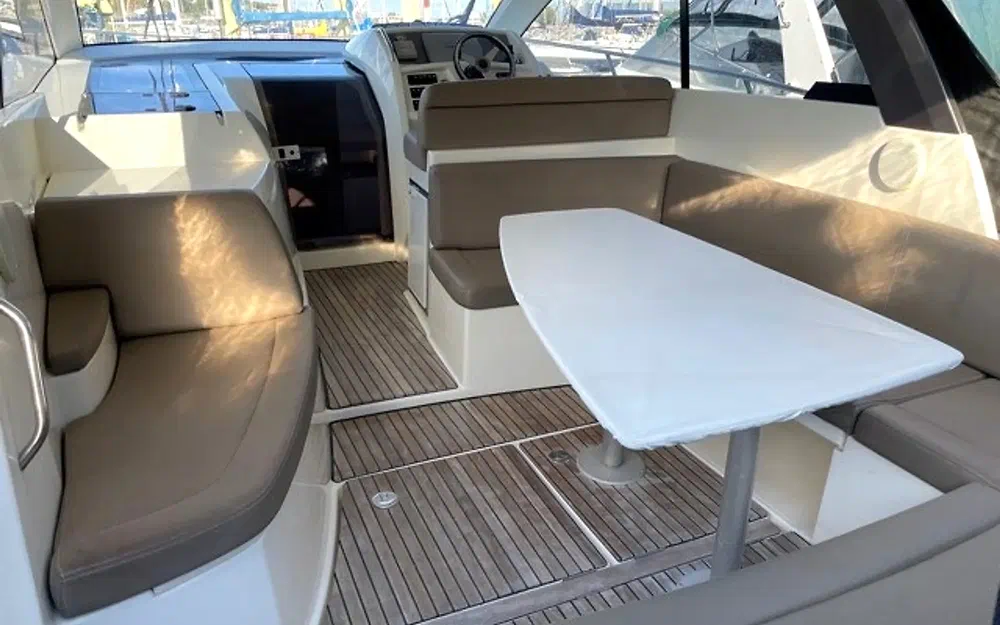 slider 8 Jeanneau Leader 10