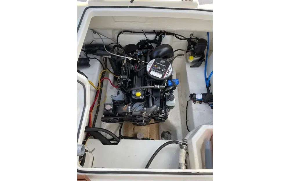 slider 5 Bayliner 642 Cuddy