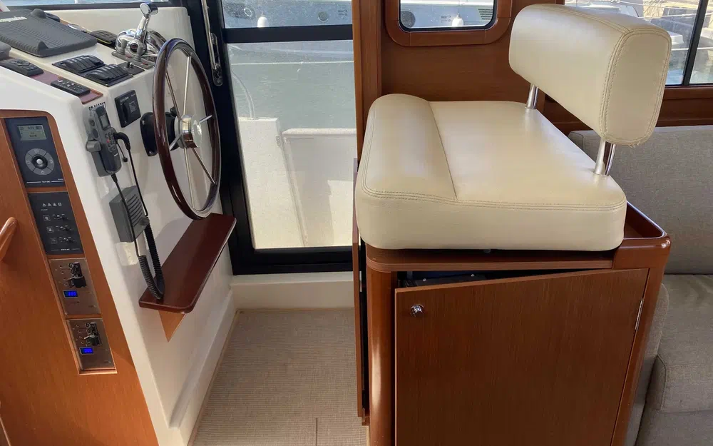 slider 9 Beneteau Swift Trawler 34 Fly