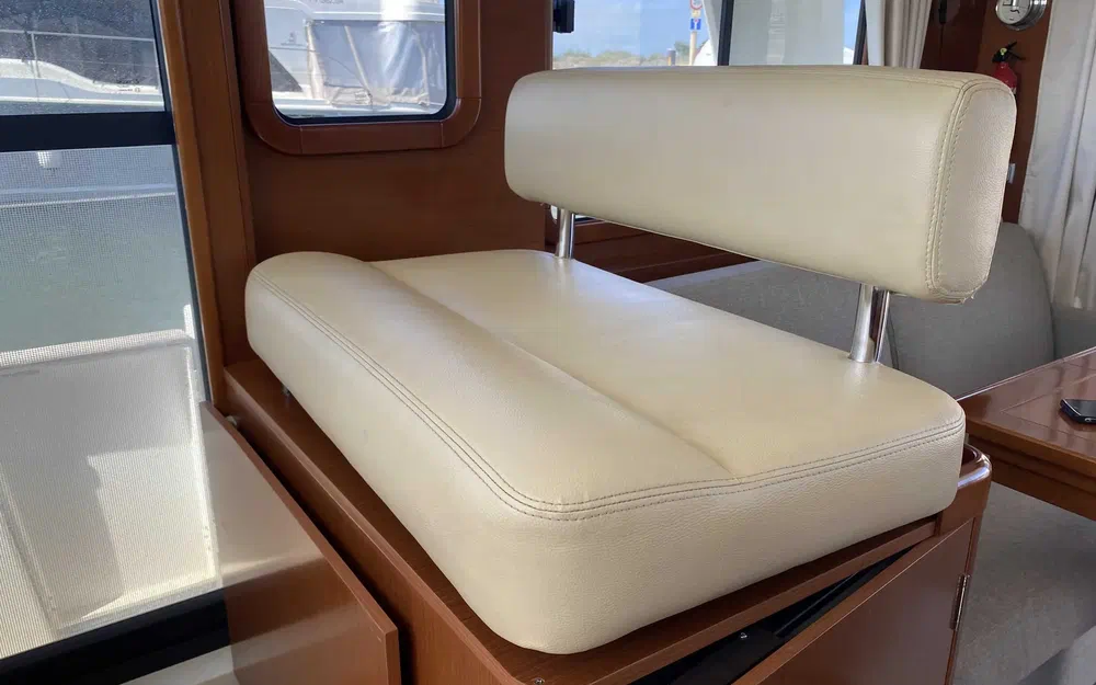 slider 11 Beneteau Swift Trawler 34 Fly