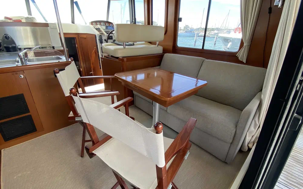 slider 2 Beneteau Swift Trawler 34 Fly
