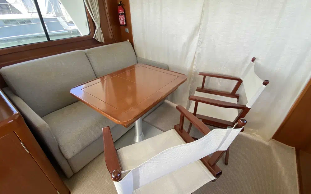 slider 3 Beneteau Swift Trawler 34 Fly