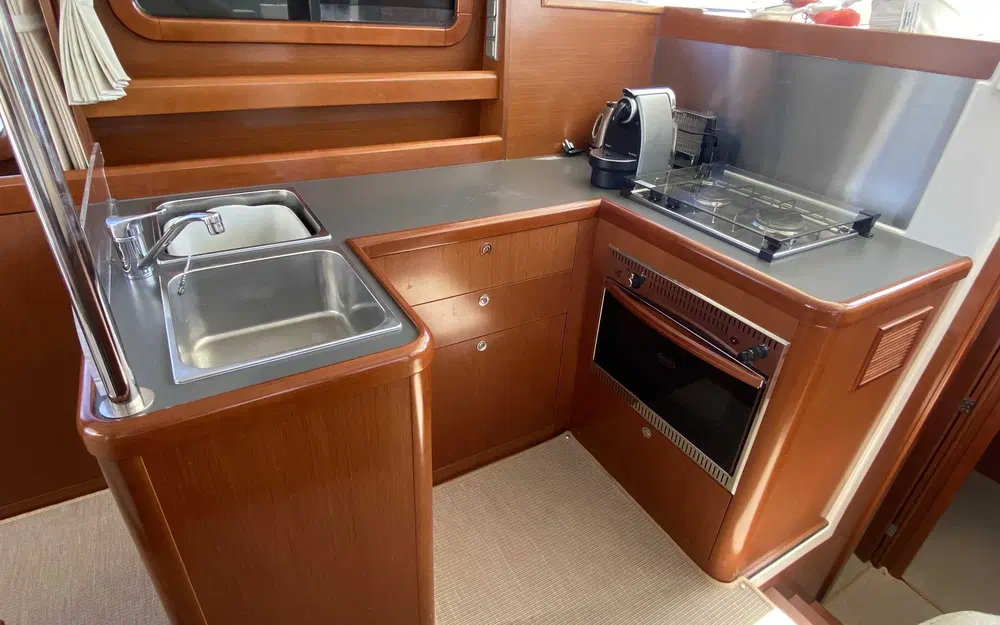 slider 5 Beneteau Swift Trawler 34 Fly