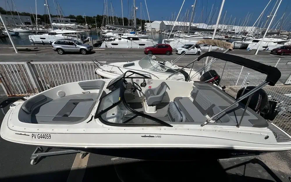 slider 0 Bayliner VR5 Bow Rider