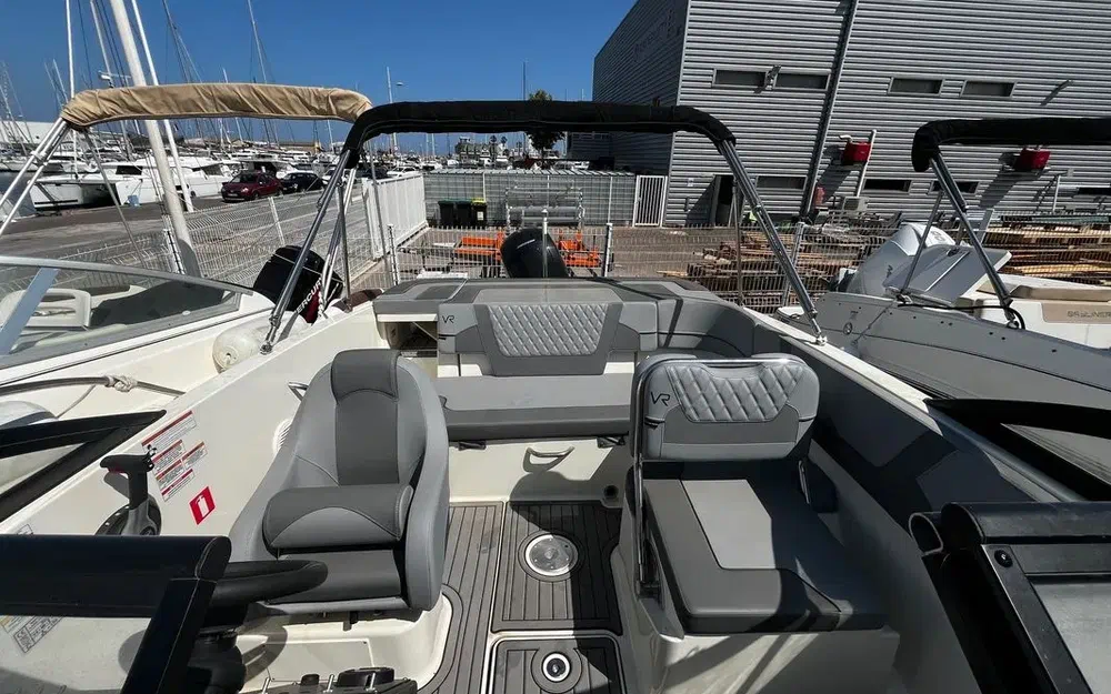 slider 1 Bayliner VR5 Bow Rider