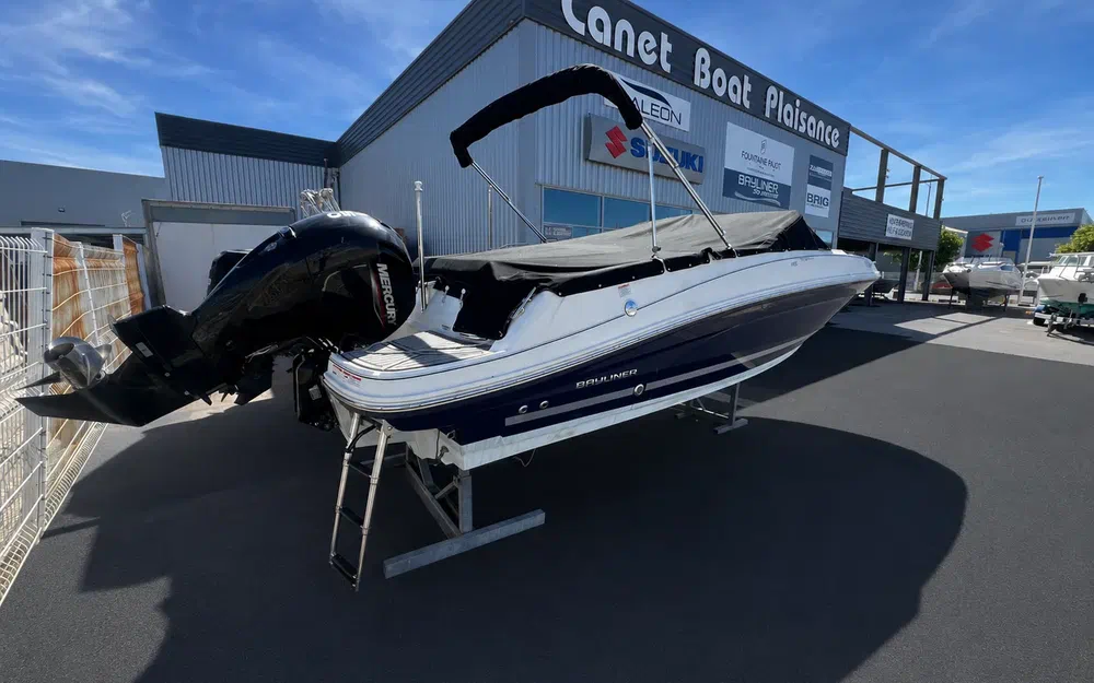 slider 0 Bayliner VR5 Bow Rider