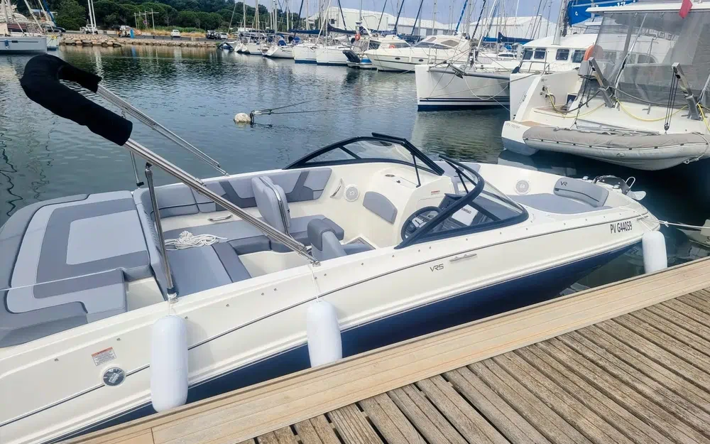 slider 1 Bayliner VR5 Bow Rider