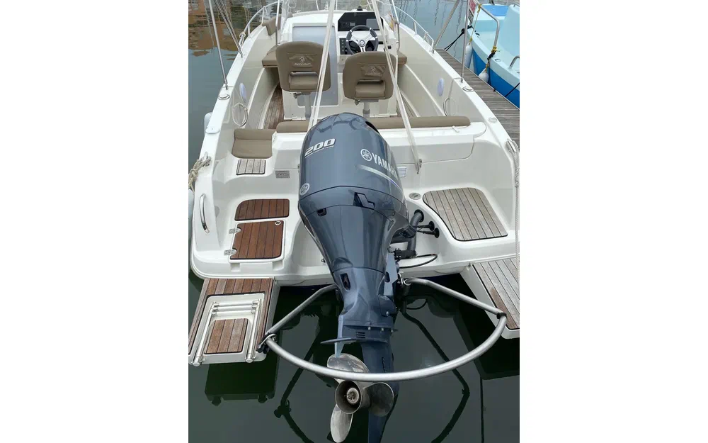 slider 7 Pacific Craft 670 Open