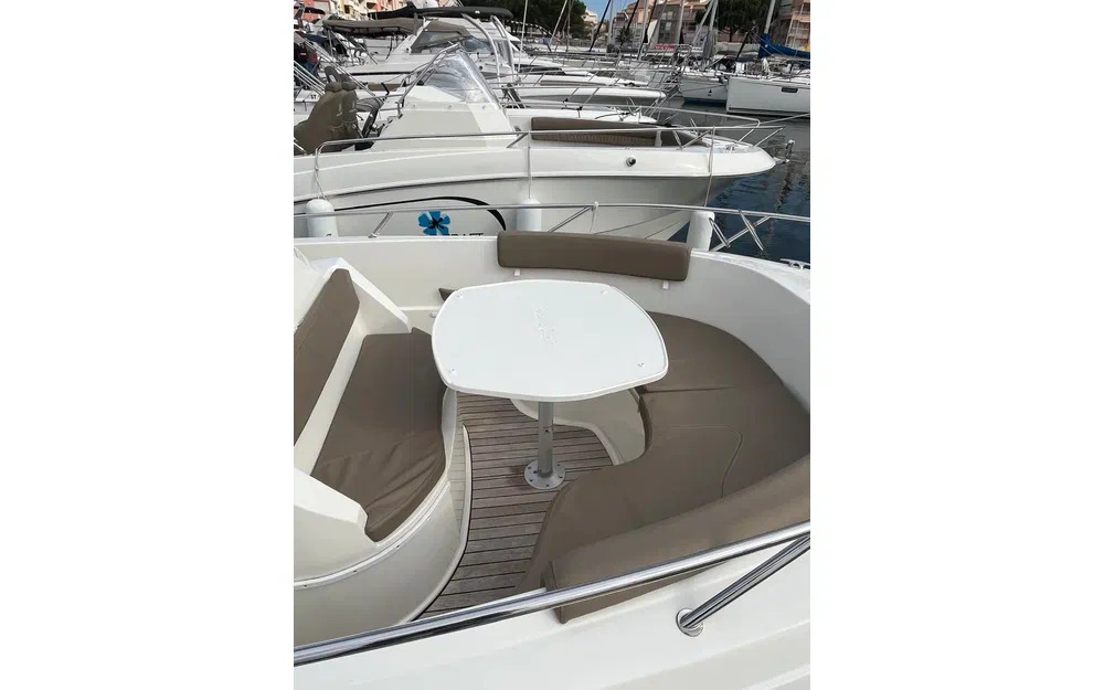 slider 9 Pacific Craft 670 Open