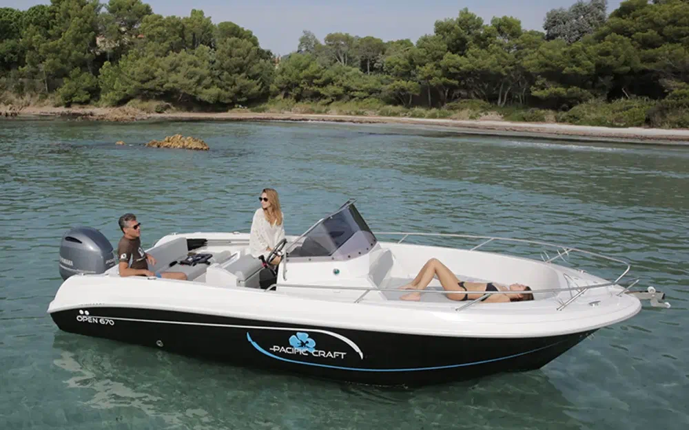 slider 2 Pacific Craft 670 Open