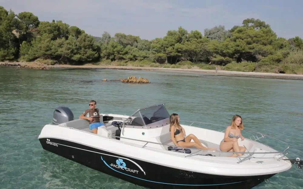 slider 13 Pacific Craft 670 Open