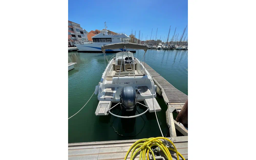 slider 1 Pacific Craft 670 Open