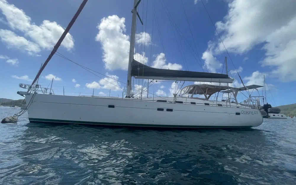 slider 1 Beneteau Oceanis 523