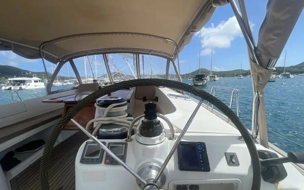 slider 4 Beneteau Oceanis 523