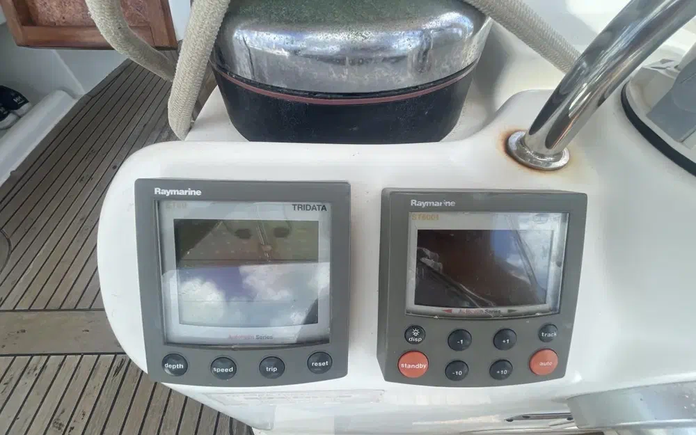 slider 5 Beneteau Oceanis 523