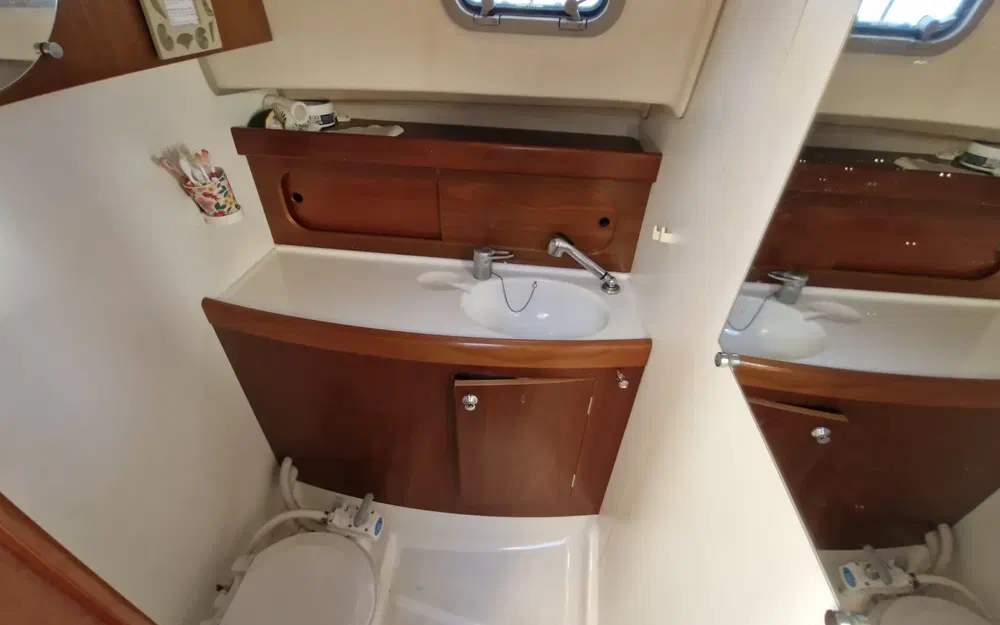 slider 6 Beneteau Antares Serie 9